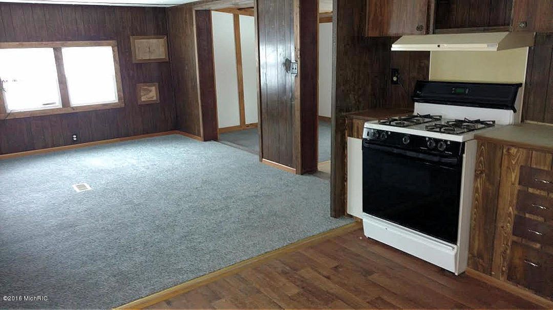 2862 N 5th St, White Cloud, MI 49349 photo 2