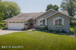 12101 Southgate Dr, Plainwell, MI 49080 photo 1