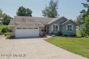 12101 Southgate Dr, Plainwell, MI 49080 photo 2