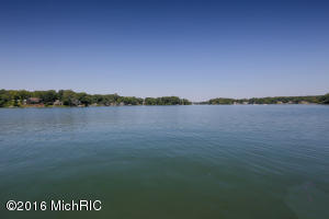 12101 Southgate Dr, Plainwell, MI 49080 photo 3