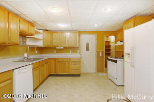 95 E Washington, Newaygo, MI 49337 photo 3