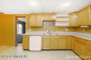 95 E Washington, Newaygo, MI 49337 photo 4