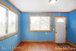 95 E Washington, Newaygo, MI 49337 photo 2