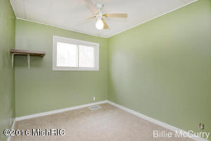 95 E Washington, Newaygo, MI 49337 photo 9