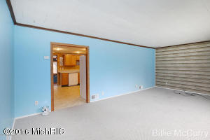 95 E Washington, Newaygo, MI 49337 photo 7