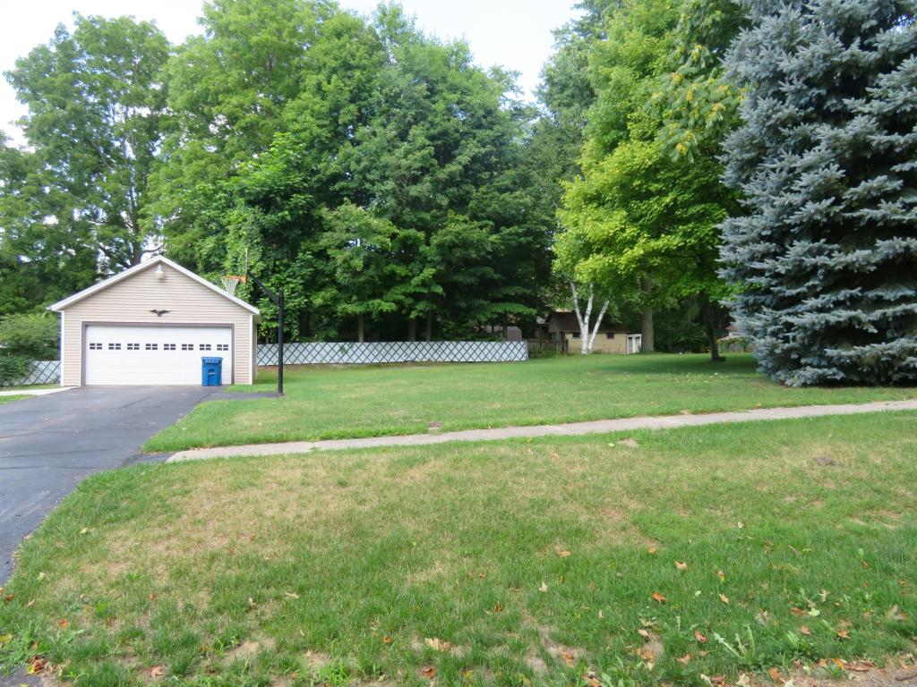 227 E Bradford, Stanton, MI 48888 photo 4