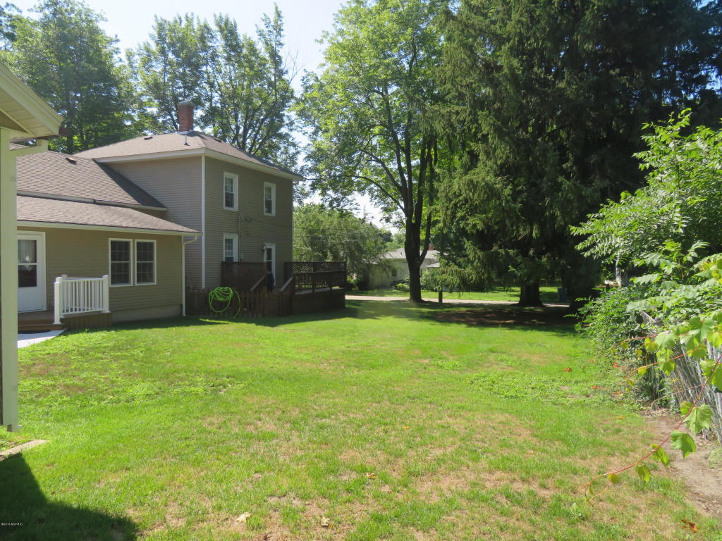 227 E Bradford, Stanton, MI 48888 photo 6