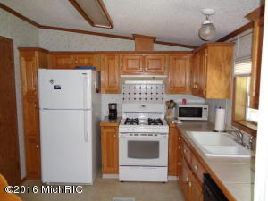 2970 S Oak, White Cloud, MI 49349 photo 3
