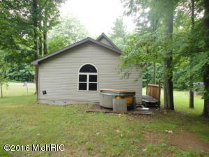 4018 E Shore Dr, Stanton, MI 48888 photo 3