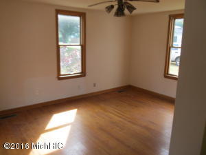 435 Prospect, Constantine, MI 49042 photo 2