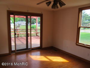 435 Prospect, Constantine, MI 49042 photo 3