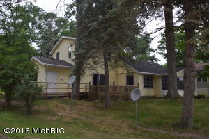 12440 Cabin Dr NE, Belding, MI 48809 photo 3