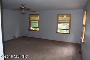 12440 Cabin Dr NE, Belding, MI 48809 photo 8