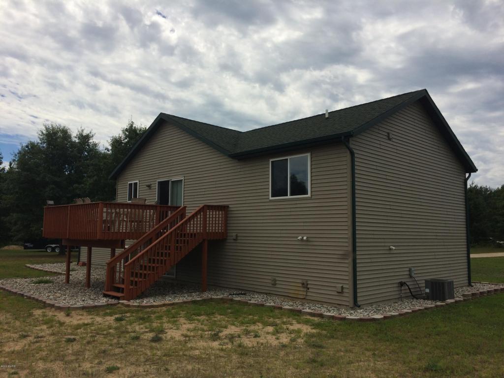 1890 Draper Dr, Stanton, MI 48888 photo 2