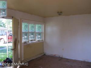 8 Cinderella Cir, Springfield, MI 49037 photo 3