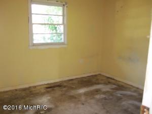 8 Cinderella Cir, Springfield, MI 49037 photo 4