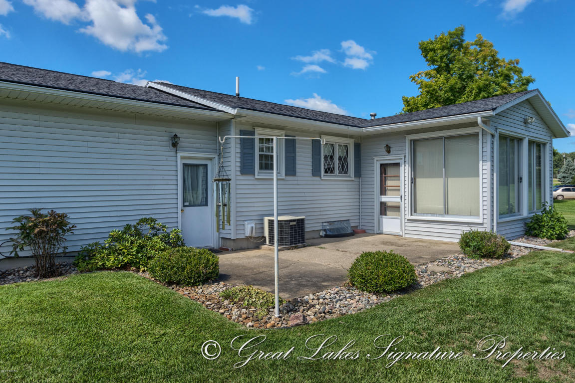 722 N State, Belding, MI 48809 photo 2