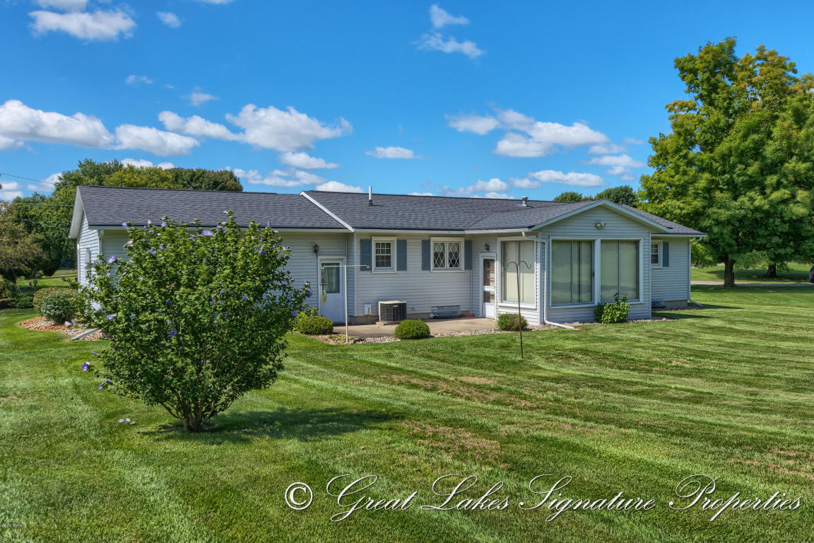 722 N State, Belding, MI 48809 photo 3