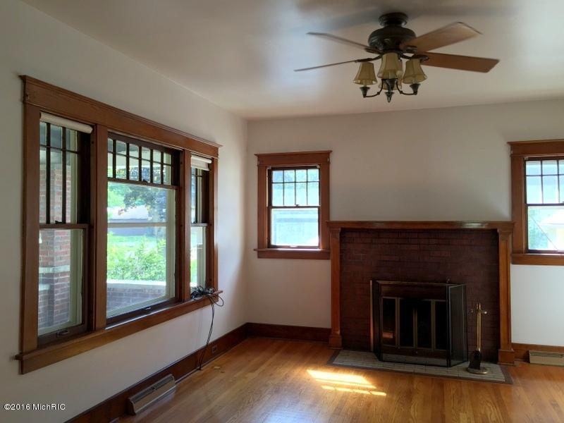 509 E Green St, Marshall, MI 49068 photo 4
