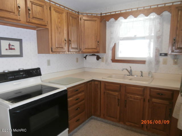 106 Willow St, Reading, MI 49274 photo 4