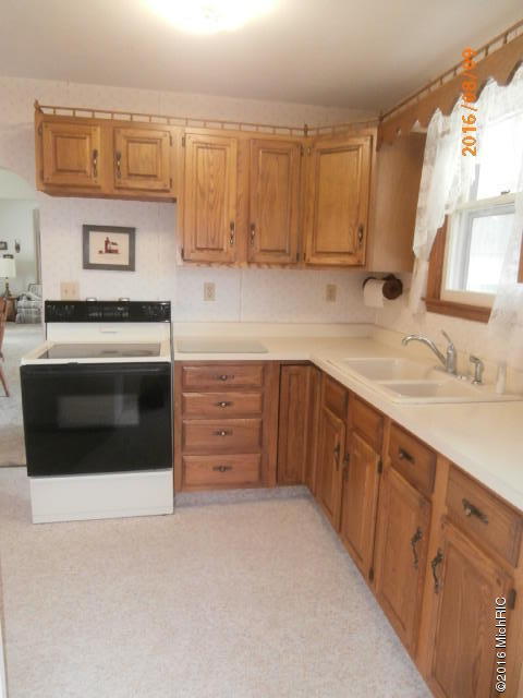 106 Willow St, Reading, MI 49274 photo 5