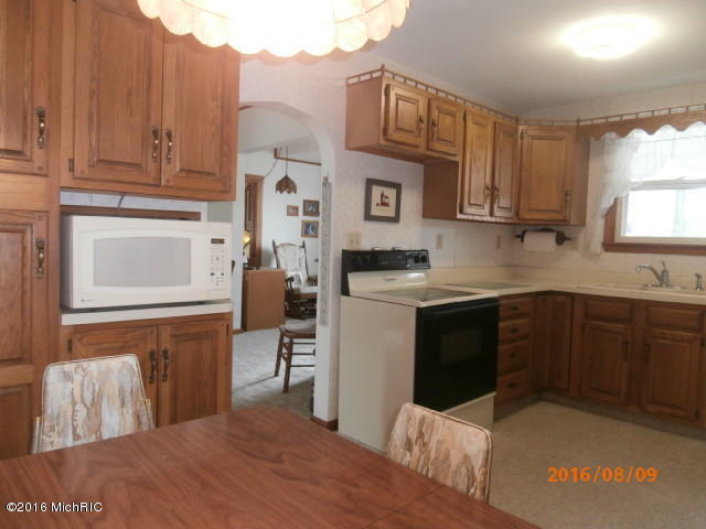 106 Willow St, Reading, MI 49274 photo 3