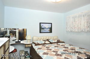 512 Broas St, Belding, MI 48809 photo 12