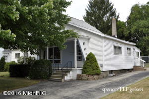 512 Broas St, Belding, MI 48809 photo 2