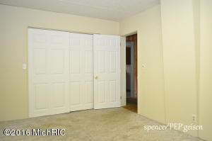 512 Broas St, Belding, MI 48809 photo 17