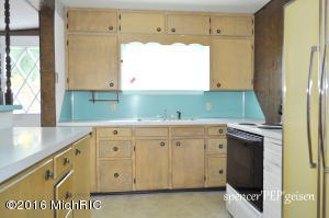 512 Broas St, Belding, MI 48809 photo 7
