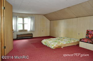 512 Broas St, Belding, MI 48809 photo 13