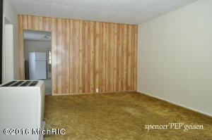 512 Broas St, Belding, MI 48809 photo 16