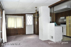 512 Broas St, Belding, MI 48809 photo 8