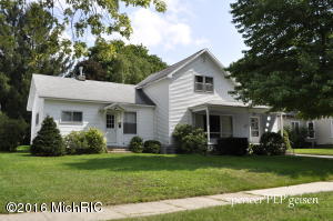 512 Broas St, Belding, MI 48809 photo 1