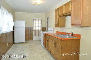 512 Broas St, Belding, MI 48809 photo 18