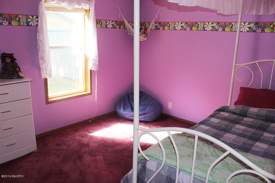 806 N Hemlock Ave, White Cloud, MI 49349 photo 15