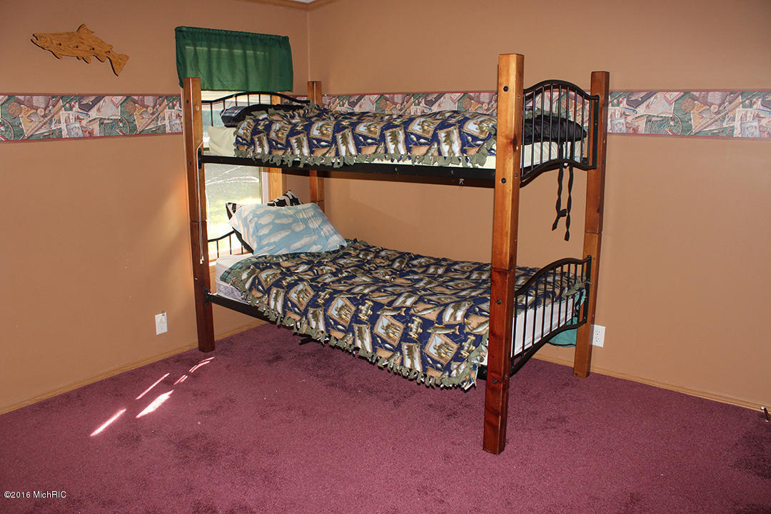 806 N Hemlock Ave, White Cloud, MI 49349 photo 16
