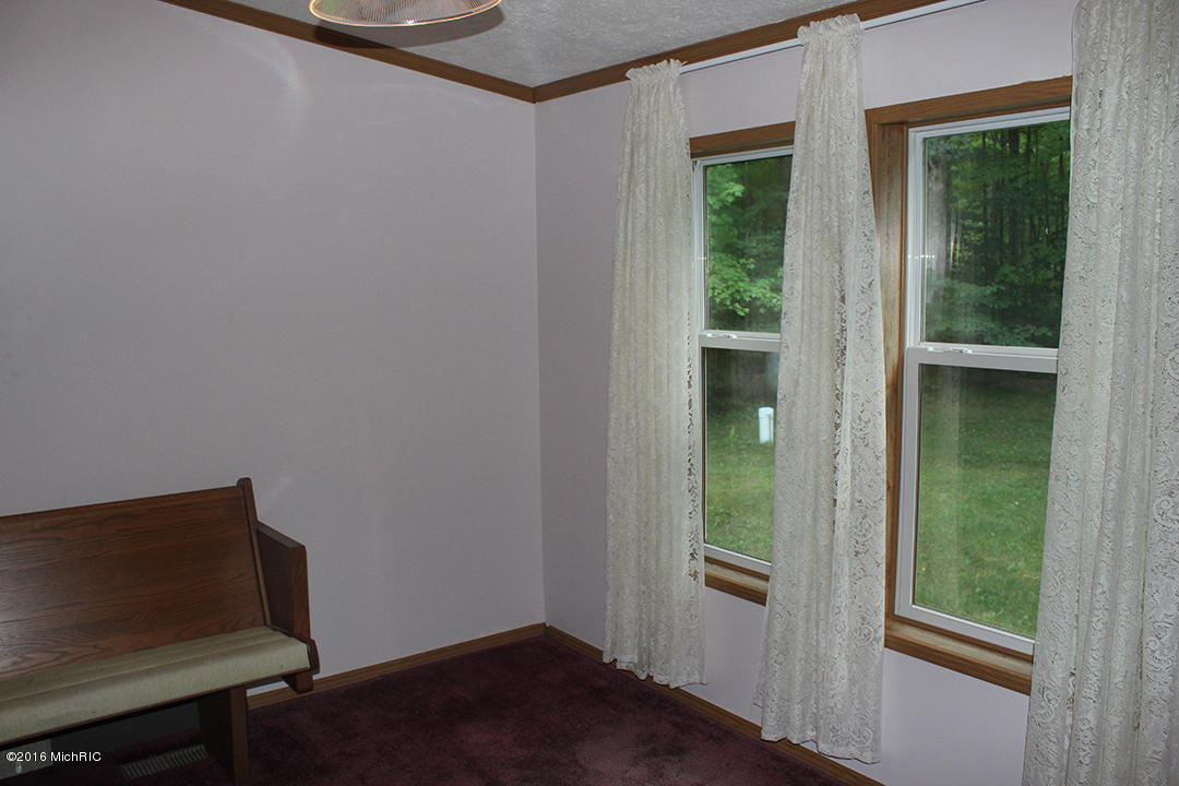 806 N Hemlock Ave, White Cloud, MI 49349 photo 7