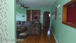 608 E Maple St, Carson City, MI 48811 photo 4