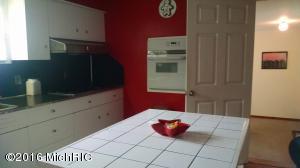 608 E Maple St, Carson City, MI 48811 photo 5