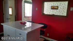 608 E Maple St, Carson City, MI 48811 photo 7