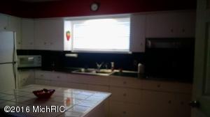 608 E Maple St, Carson City, MI 48811 photo 6