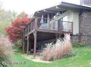 348 Highland Ct, Plainwell, MI 49080 photo 3