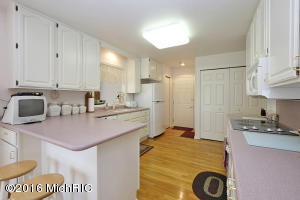 9327 Arrowhead Dr E, Scotts, MI 49088 photo 7