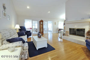 9327 Arrowhead Dr E, Scotts, MI 49088 photo 6