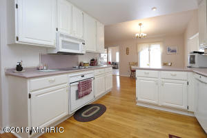 9327 Arrowhead Dr E, Scotts, MI 49088 photo 10