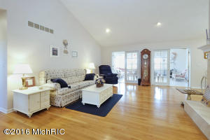 9327 Arrowhead Dr E, Scotts, MI 49088 photo 5