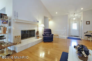9327 Arrowhead Dr E, Scotts, MI 49088 photo 4