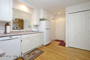 9327 Arrowhead Dr E, Scotts, MI 49088 photo 9