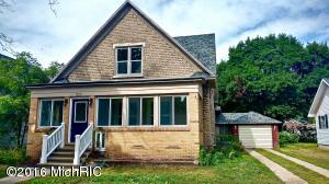 219 N Cherry St, Evart, MI 49631 photo 3